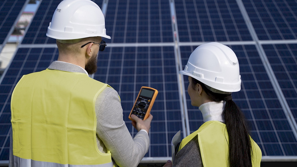 Energía Solar Empresarial: Cómo Convertir tu Operación en un Sistema Resiliente
